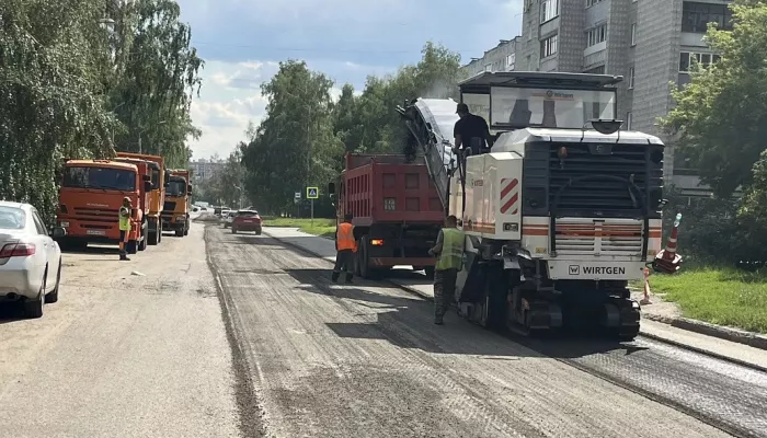 На улицах Шукшина и Алексеевой в Барнауле ремонтируют дороги. Фото