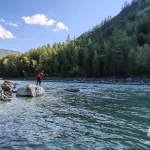 Тело мужчины, выпавшего из лодки в Катунь, нашли в Республике Алтай