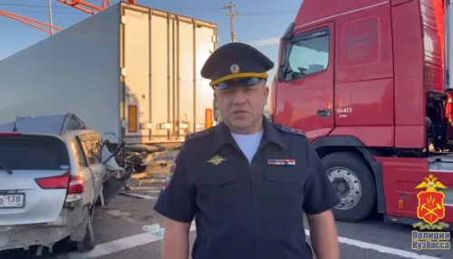 Легковушка врезалась в грузовик на обочине: два человека погибли