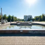В Барнауле очищают городские фонтаны: почему в них опасно купаться