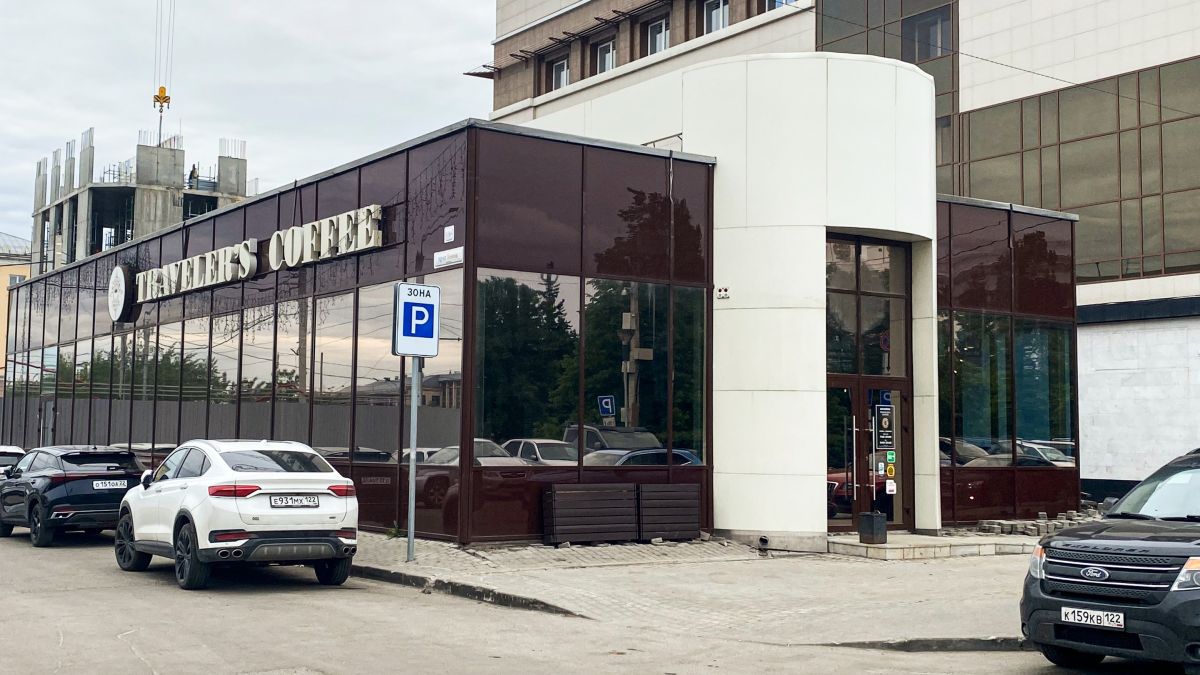Здание кофейни до демонтажа. Май 2026 года