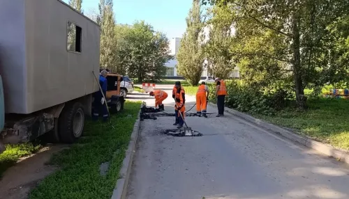 Дорожные бригады Барнаула приступили к ремонтам на Попова, Приречной и Юрина