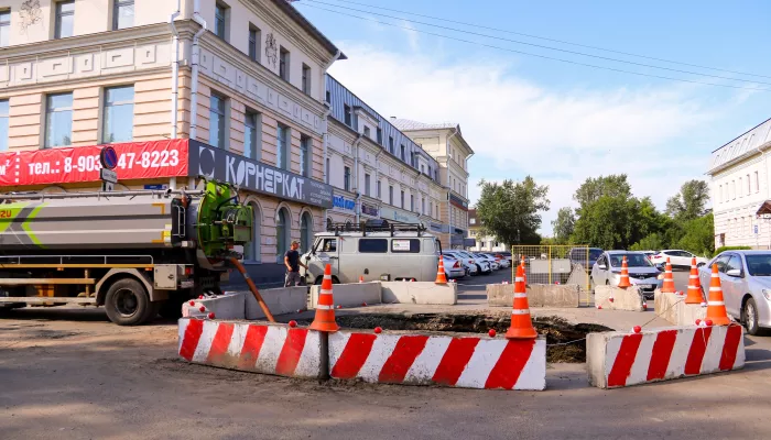 Слои дерева, грунт и обломки: как выглядит найденный в центре Барнаула артефакт. Фото