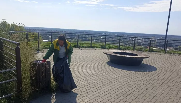 Разметка у школ и чистые остановки: бийские коммунальщики наводят в городе порядок