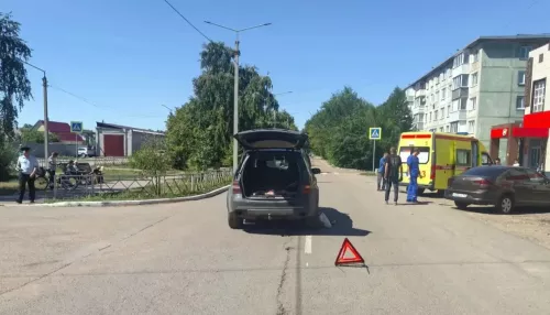 Mercedes ехал задним ходом и насмерть сбил пешехода в Рубцовске