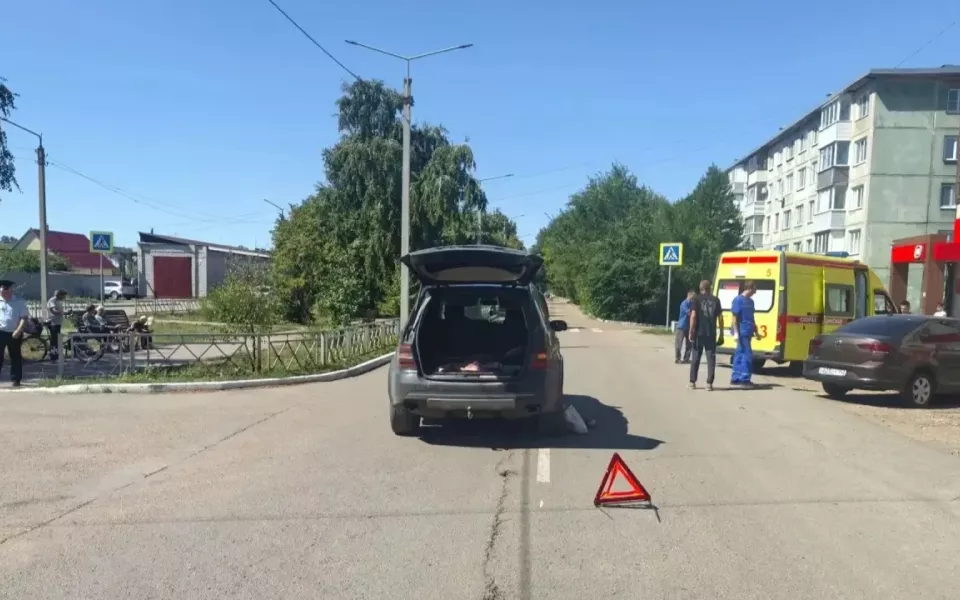 Mercedes ехал задним ходом и насмерть сбил пешехода в Рубцовске