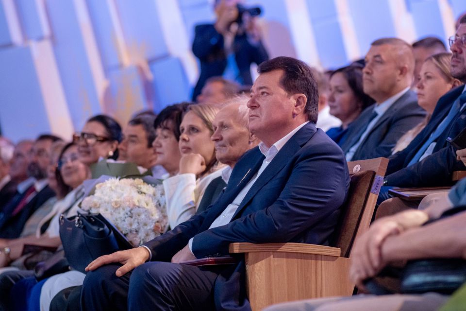 Учредитель компании Ренессанс Косметик Виктор Косихин удостоен медали