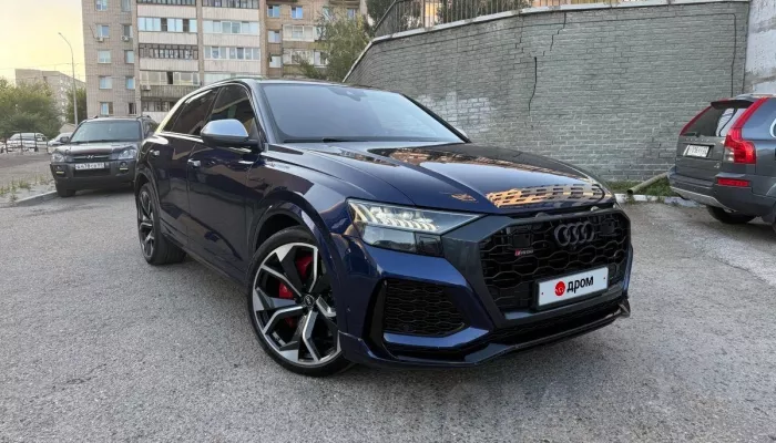 Мощный Audi с керамическими тормозами продают за 12,4 млн рублей в Барнауле. Фото