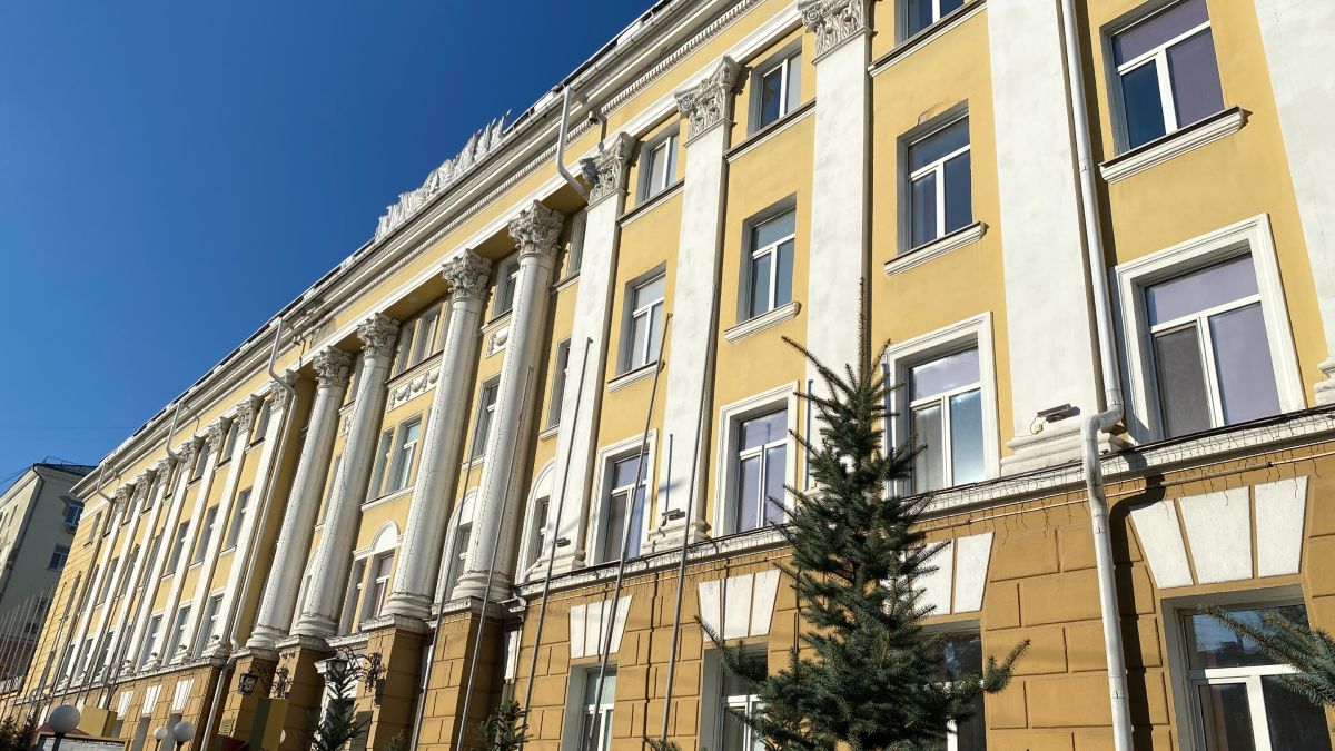 Главный корпус АГМУ