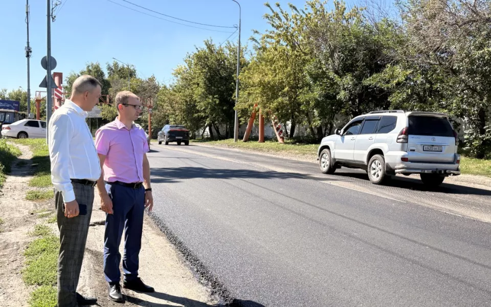 В Барнауле проверили, как идут дорожные работы в рамках нацпроекта