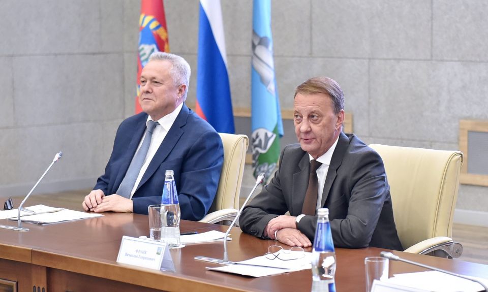 Глава Барнаула Вячеслав Франк встретился с руководителями общеобразовательных организаций