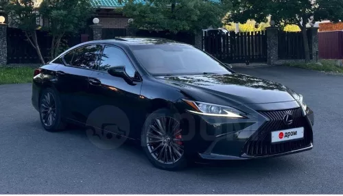 Люксовый Lexus с коньячным салоном продают за 4 млн рублей в Горно-Алтайске. Фото