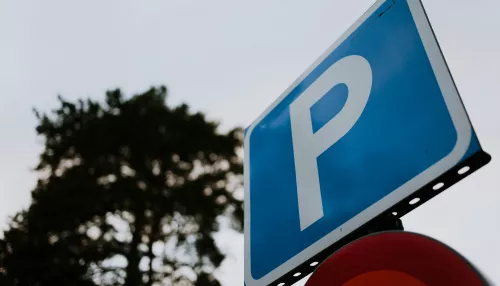 В Госдуме призвали заменить латинскую букву P на знаках парковки