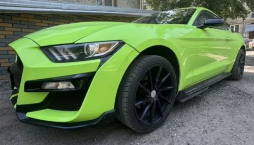 305 лошадинных сил: Ford Mustang шестого поколения продают в Барнауле. Фото легенды