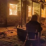 Многодетная семья в Алтайском крае осталась без крыши над головой из-за пожара