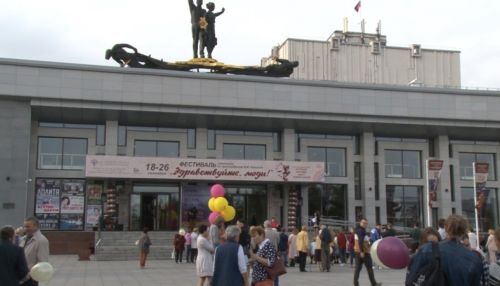 Всероссийский фестиваль спектаклей по рассказам Шукшина открылся в Барнауле