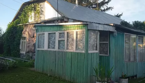 Адекватные соседи, тихое место: под Барнаулом продают дачу за 400 тысяч рублей