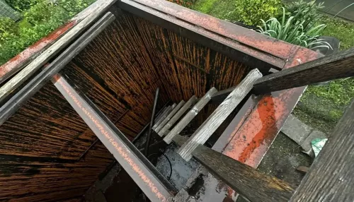 Двухлетний мальчик утонул в баке во время отдыха на даче