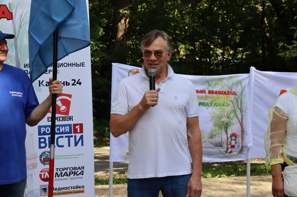 Александр Терентьев поддержал семейный велозаезд в Барнауле
