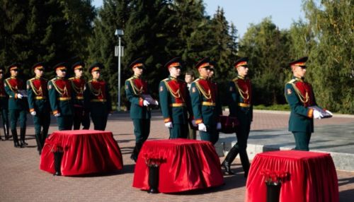 Останки красноармейцев, погибших на войне, передали их семьям в Барнауле