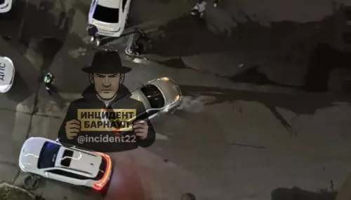 Соцсети: в Барнауле избили водителя авто, в которое врезался подросток на мопеде