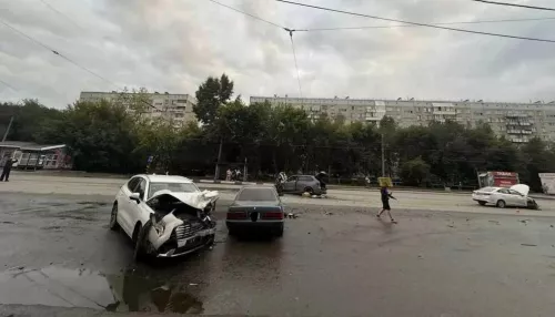 Водитель BMW потерял сознание за рулем и погиб в массовом ДТП
