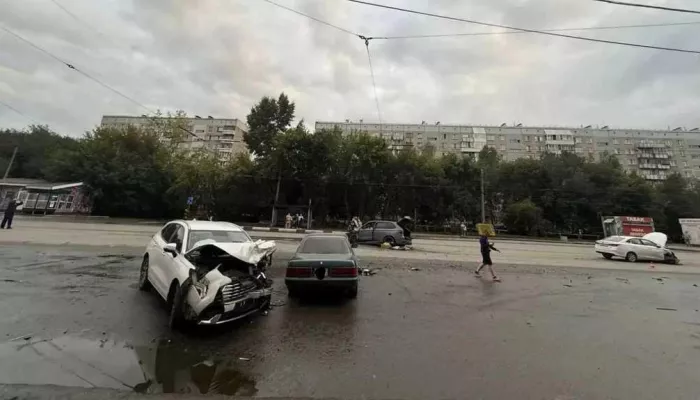 Водитель BMW потерял сознание за рулем и погиб в массовом ДТП
