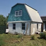 Круглогодичную двухэтажную дачу продают в черте Барнаула за 3 млн рублей