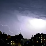 Гроза прошлась по Барнаулу вечером 18 августа: фото молний