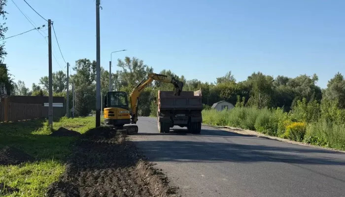 Подъезд к одному из ведущих сельхозпредприятий Алтайского края готов на 70%
