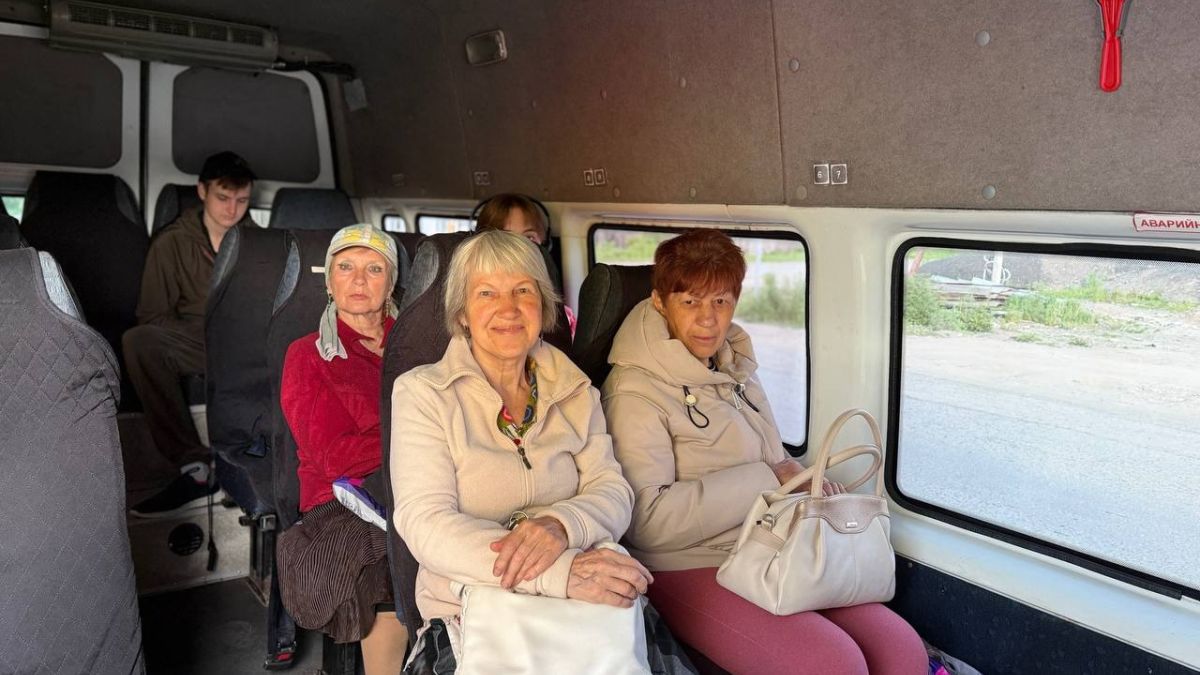 Пассажиры в автобусе