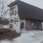 Дачу в духе фильмов Балабанова продают на окраине Барнаула за 500 тысяч рублей