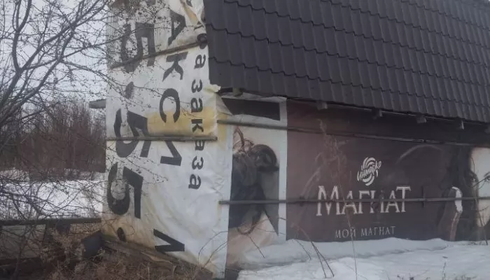 Дачу в духе фильмов Балабанова продают на окраине Барнаула за 500 тысяч рублей