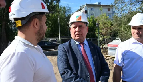 Спикер АКЗС Александр Романенко проконтролировал капремонт лицея №6 в Рубцовске