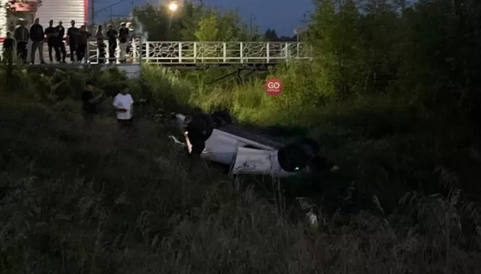 Машина пролетела через пути и едва не сбила детей в Новоалтайске