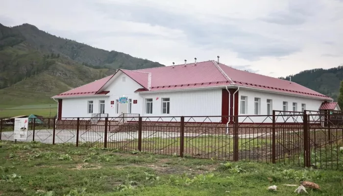 Глава Республики Алтай осмотрел обновленную начальную школу в селе Усть-Мута