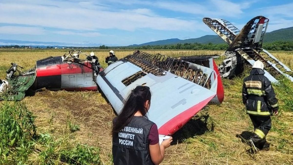 Самолет Ан-3 экстренно сел на Сахалине и загорелся
