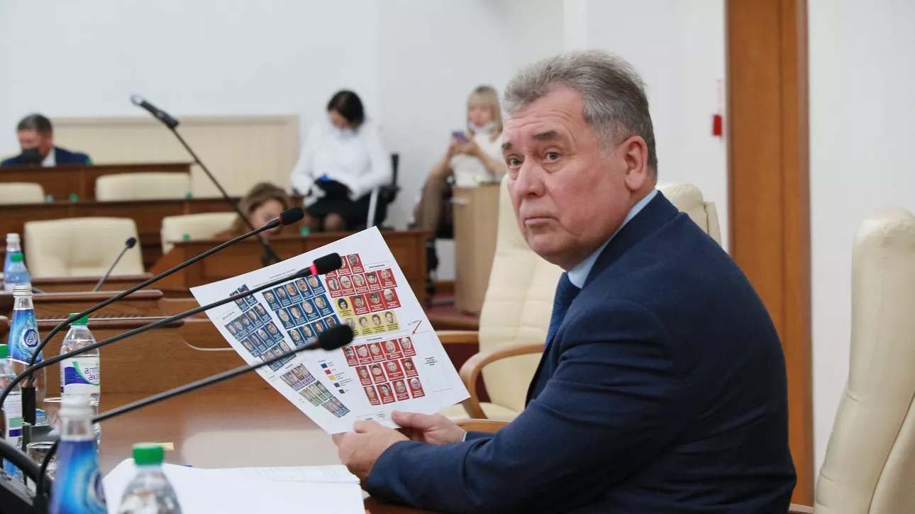 Неожиданное решение: кто может возглавить фракцию Единая Россия в АКЗС