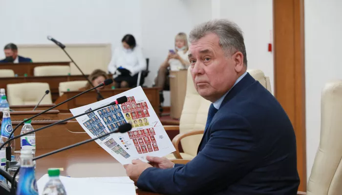 Неожиданное решение: кто может возглавить фракцию Единая Россия в АКЗС