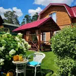 Двухэтажную дачу среди сосен с баней и огородом продают в Барнауле за 7,5 млн рублей