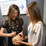 Алина Кабаева посетила Спартакиаду-2026 и сфотографировалась с болельщиками
