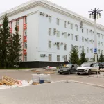 Дорогу вдоль здания правительства Алтайского края ограничат шлагбаумами