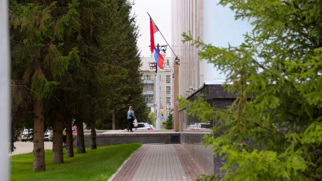 Место не пусто: сколько занимают свои посты министры и замы в алтайском правительстве