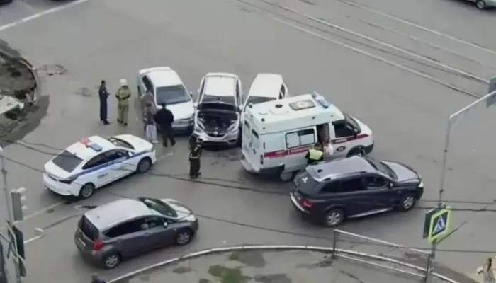 Две женщины пострадали в тройном ДТП в центре Бийска