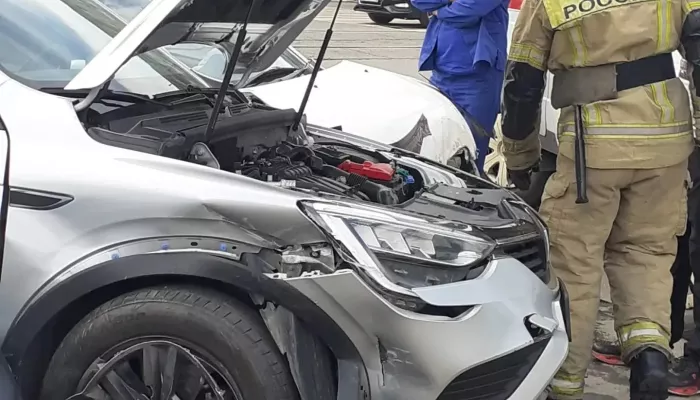 Появились кадры с места массовой аварии с двумя пострадавшими в центре Бийска