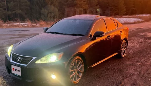 Премиальный Lexus с люком и кожаным салоном продают в Республике Алтай. Фото