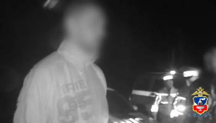 Лишенный прав житель алтайского села попался автоинспекторам с подозрительной банкой