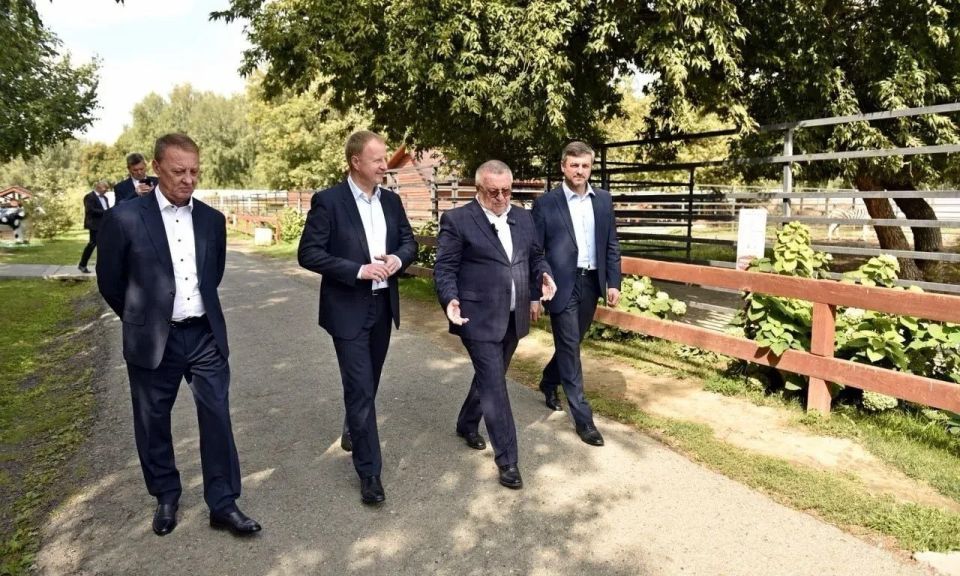 Губернатор Алтайского края обсудил с руководством Барнаула развитие парков и общественных пространств города