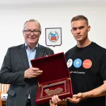 Парашютист-рекордсмен Сергей Бойцов получил награду от властей Алтайского края