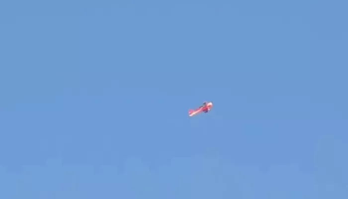 Пилот устроил экстремальное авиашоу с мертвыми петлями в Красноярске. Видео